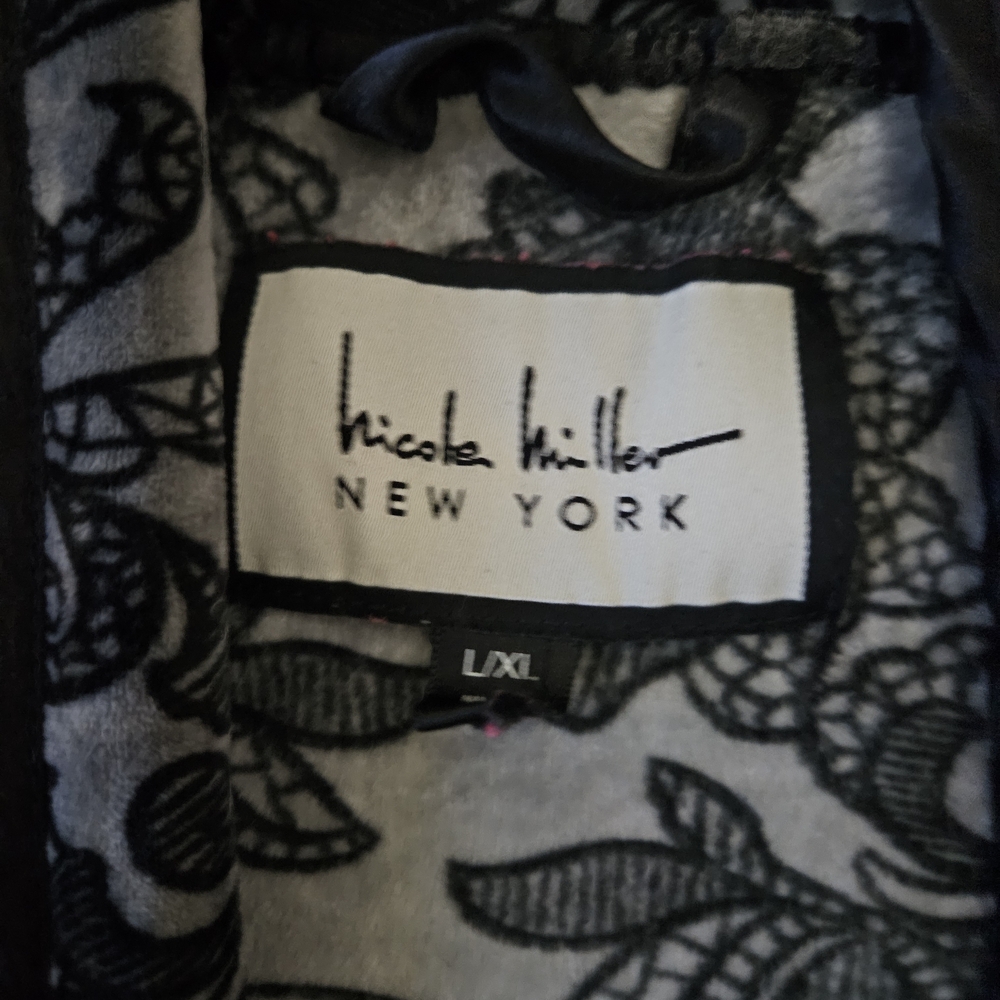 Nicole Miller Black and Gray Patterned Robe - Picture 2 of 6